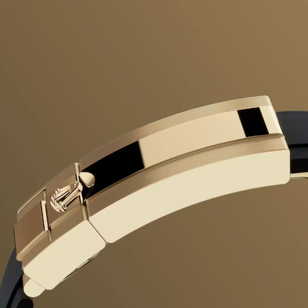 Rolx Yacht-Master Yellow Gold Black Dial Oysterflex Watch